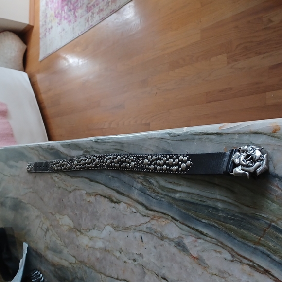 BLACK STUDDED LEATHER WITH ROSE BUCKLE - Picture 4 of 4